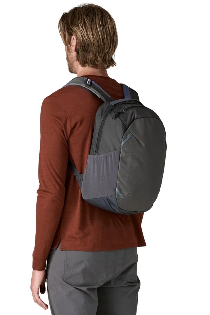 Patagonia Backpack atom day pack 24l-smolder