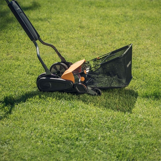 Fiskars  StaySharp Max manual reel mower