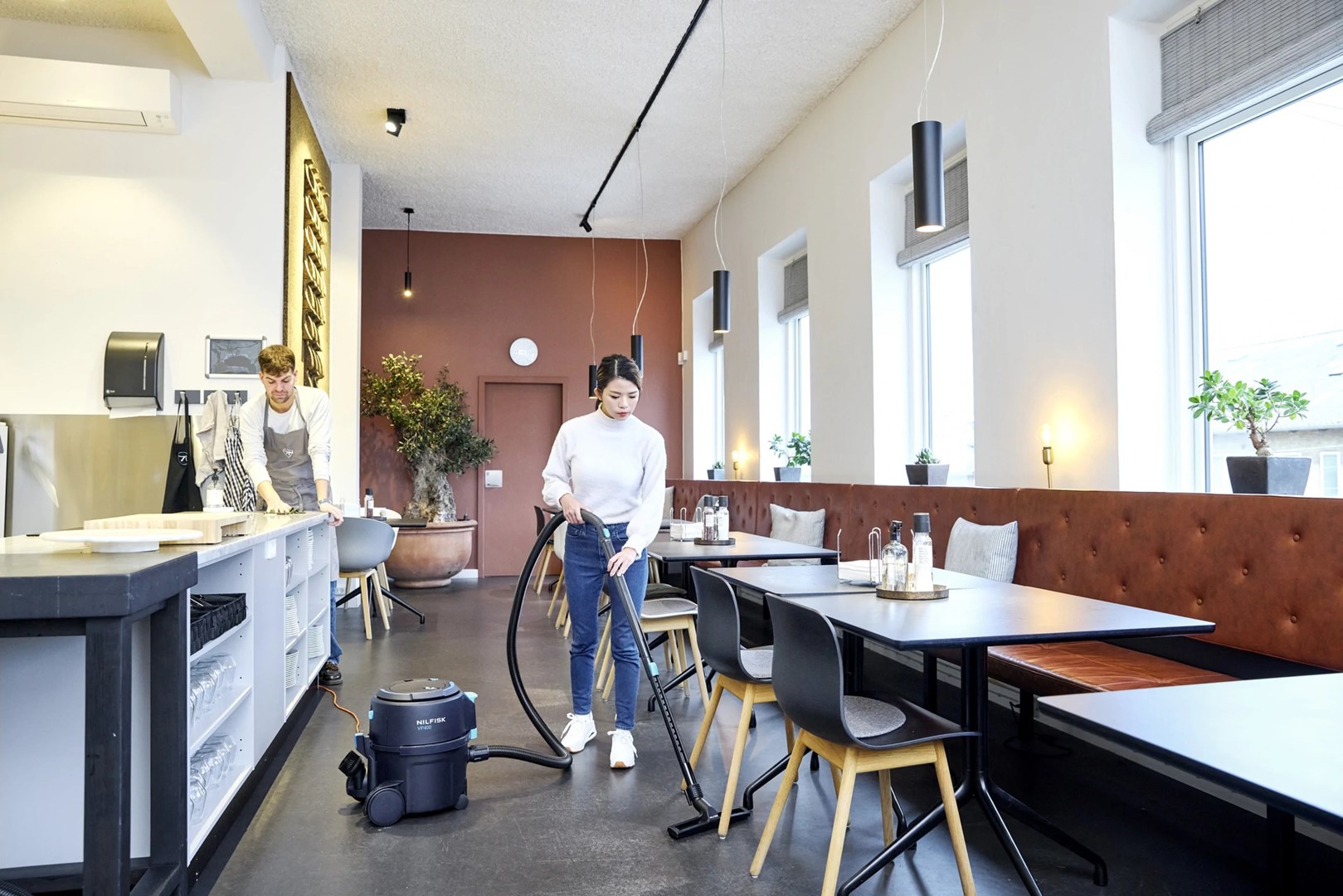 NILFISK Office Vacuum Cleaner VP400 R