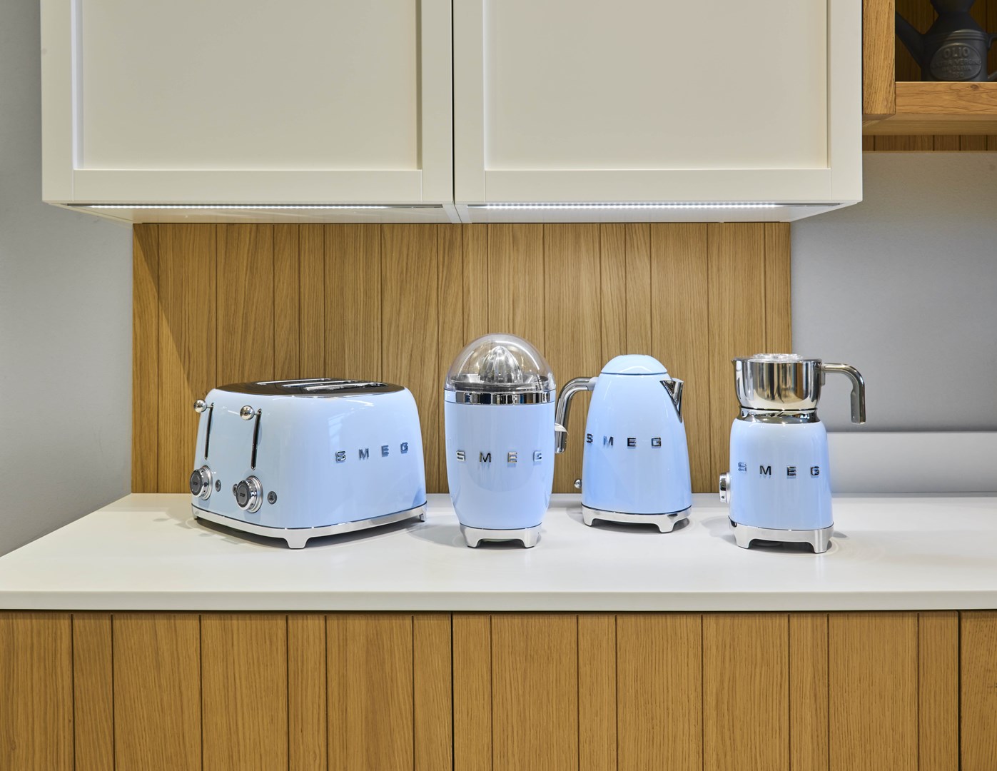 SMEG pastel blue kettle KLF03PBEU |